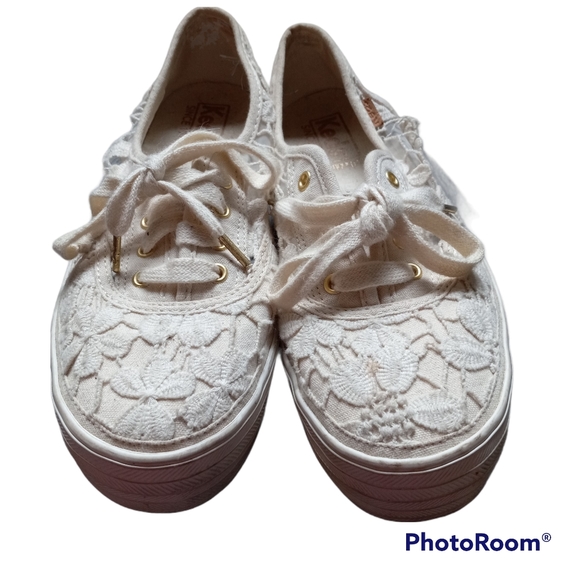 COPY - Keds Women's size 6 Sneakers Cream - Picture 2 of 4